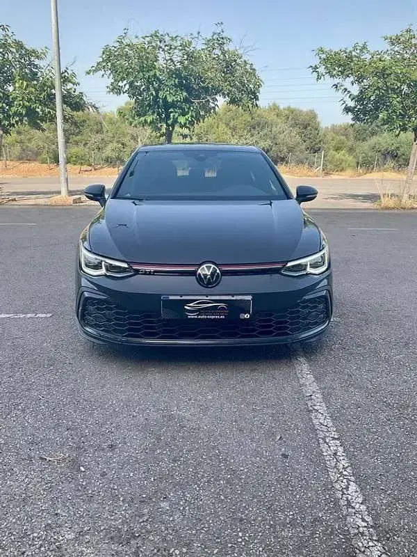 Usado VW Golf VIII GTI 245 CV (180 kW) 2024 Gris Utilitario
