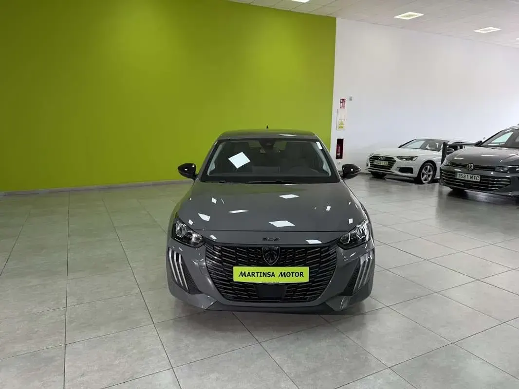 Usado Peugeot 208 Allure 110 CV (80 kW) 2025 Gris Utilitario