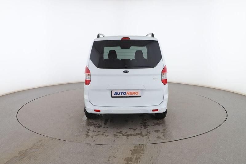 Usado Ford Tourneo Courier Titanium 100 CV (73 kW) 2016 Blanco Monovolumen