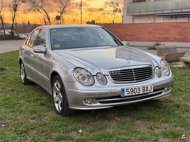 Usado Mercedes E500 Avantgarde 306 CV (225 kW) 2002 Gris / plata Berlina