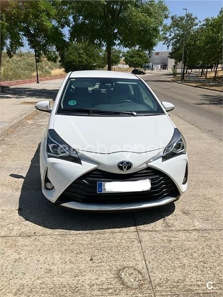 Usado Toyota Yaris Active 111 CV (81 kW) 2019 Blanco Berlina