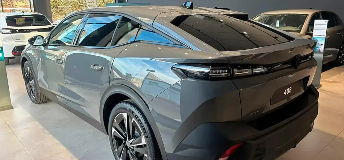 Nuevo Peugeot 408 Allure 145 CV (106 kW) 2025 Gris selenium cmetal SUV