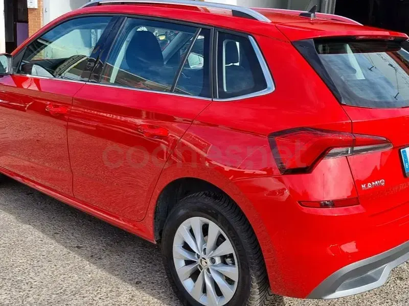 Usado Skoda Kamiq Sport 110 CV (80 kW) 2021 Rojo SUV