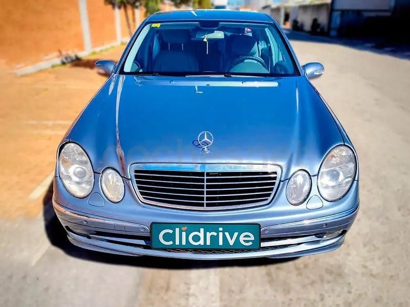 Usado Mercedes E350 Avantgarde 211 CV (155 kW) 2005 Azul Berlina