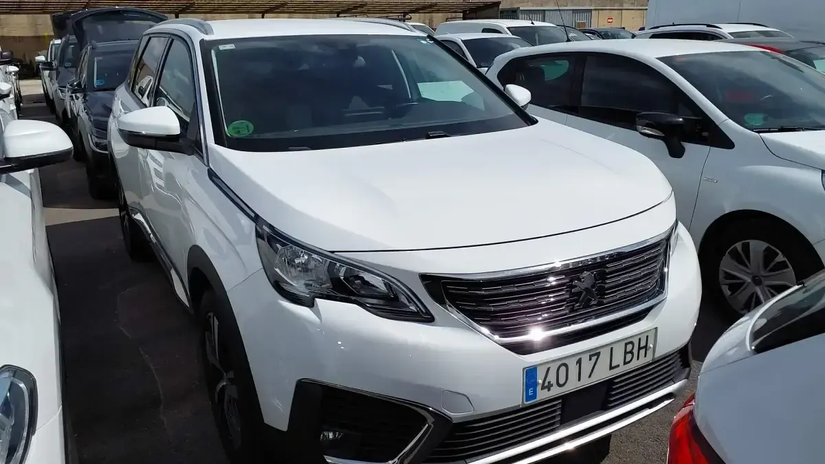 Usado Peugeot 5008 Allure 130 HP (95 kW) 2019 Branco SUV