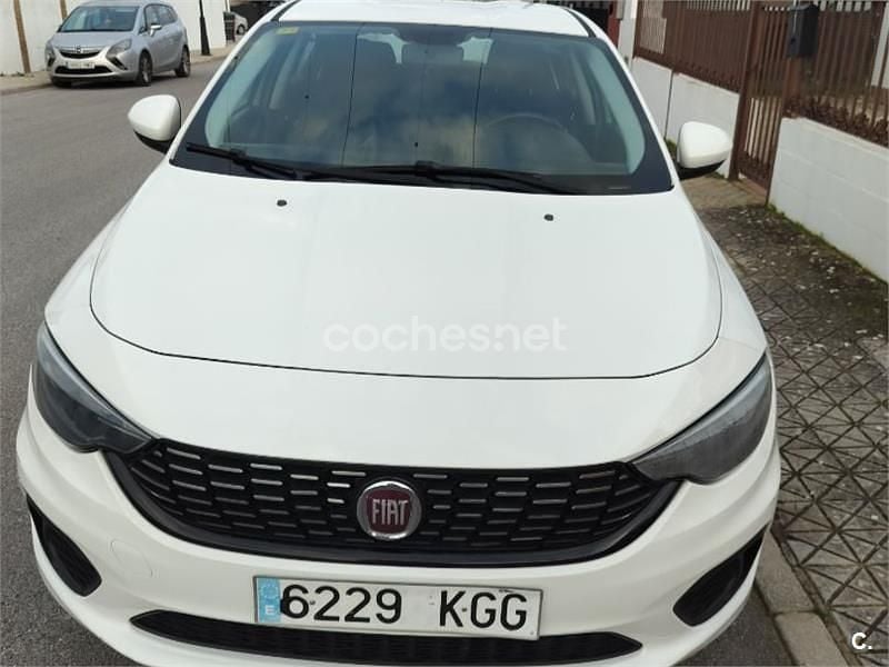 Begagnad Fiat Tipo Easy 95 HK (69 kW) 2017 Vit Sedan