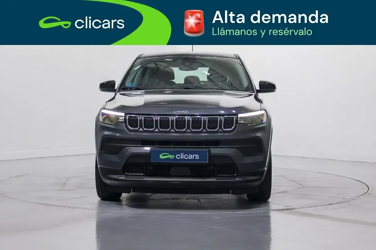 Usado Jeep Compass Longitude 130 CV (95 kW) 2024 Gris / plata SUV