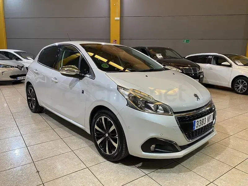 Usado Peugeot 208 110 CV (80 kW) 2019 Blanco Utilitario