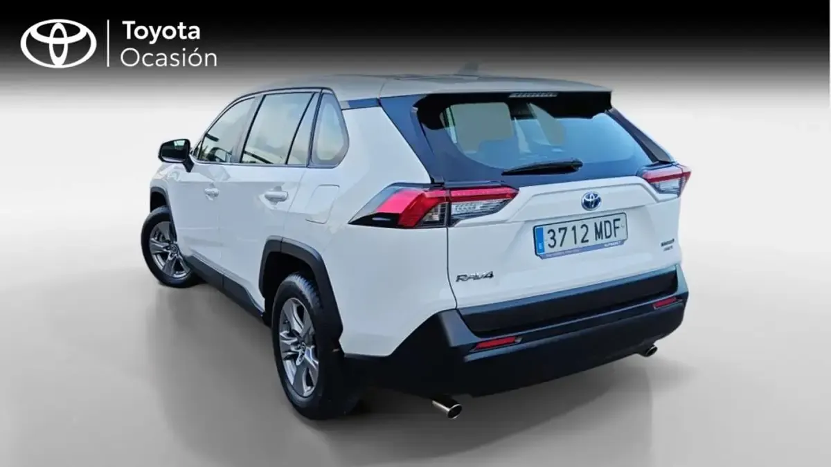 Käytetty Toyota RAV4 Business Edition 218 HP (160 kW) 2023 Valkoinen Katumaasturi