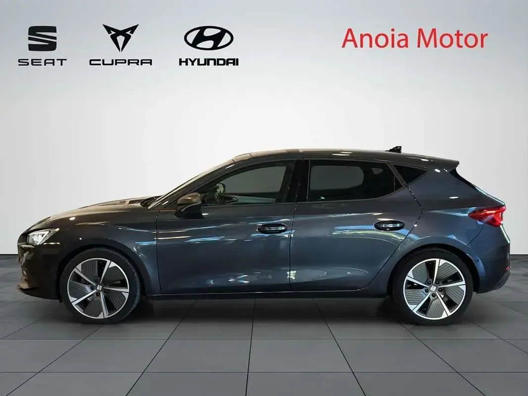 Usado Seat Leon FR 150 CV (110 kW) 2022 Gris Utilitario
