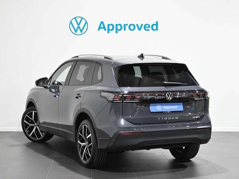 Usado VW Tiguan 204 CV (150 kW) 2025 Gris SUV