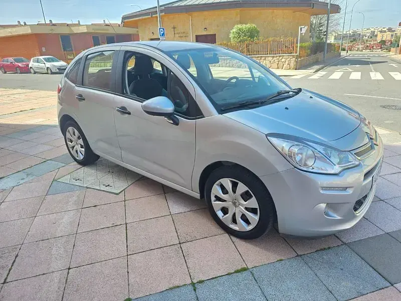 Usado Citroën C3 Attraction 68 CV (50 kW) 2013 Gris / plata Berlina