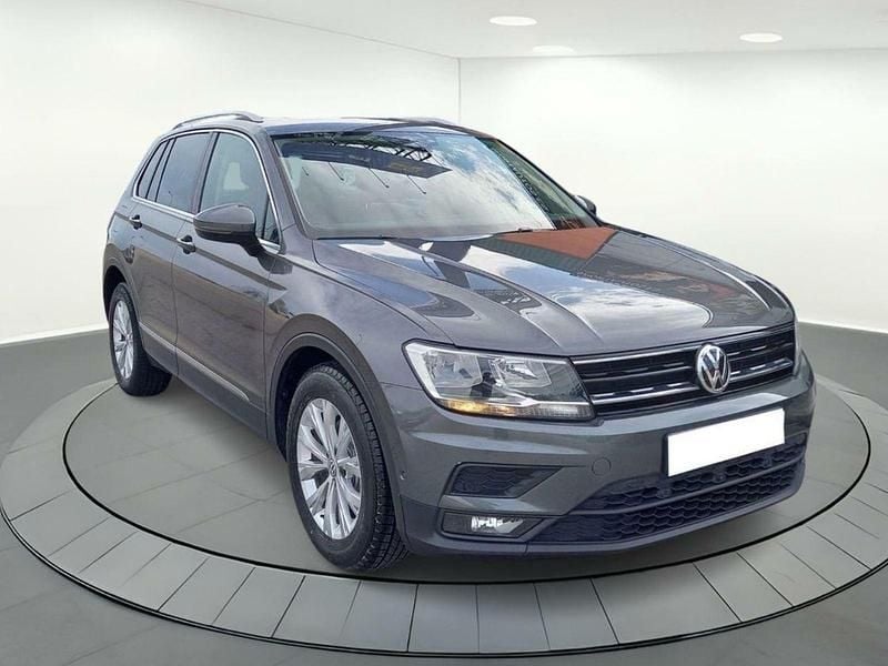 Usado VW Tiguan Comfortline 126 CV (92 kW) 2018 Gris SUV