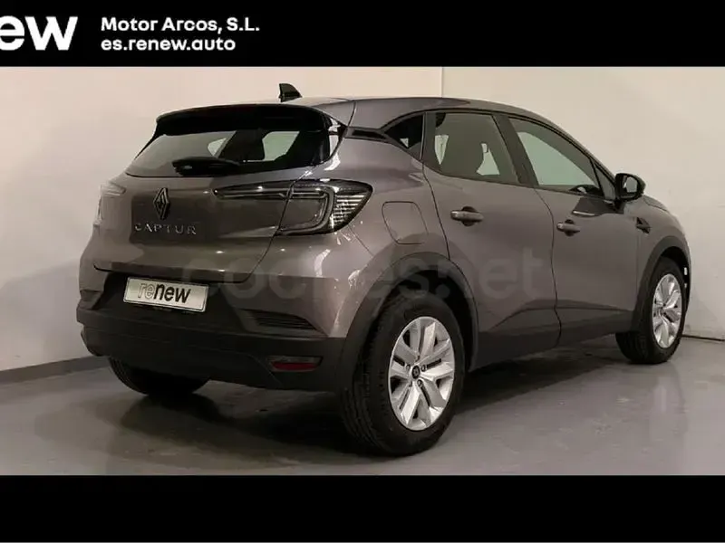 Usado Renault Captur Evolution 100 CV (73 kW) 2025 Gris / plata SUV