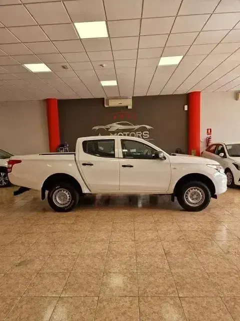 Usado Mitsubishi L200 Motion 154 HP (113 kW) 2017 Branco Pickup