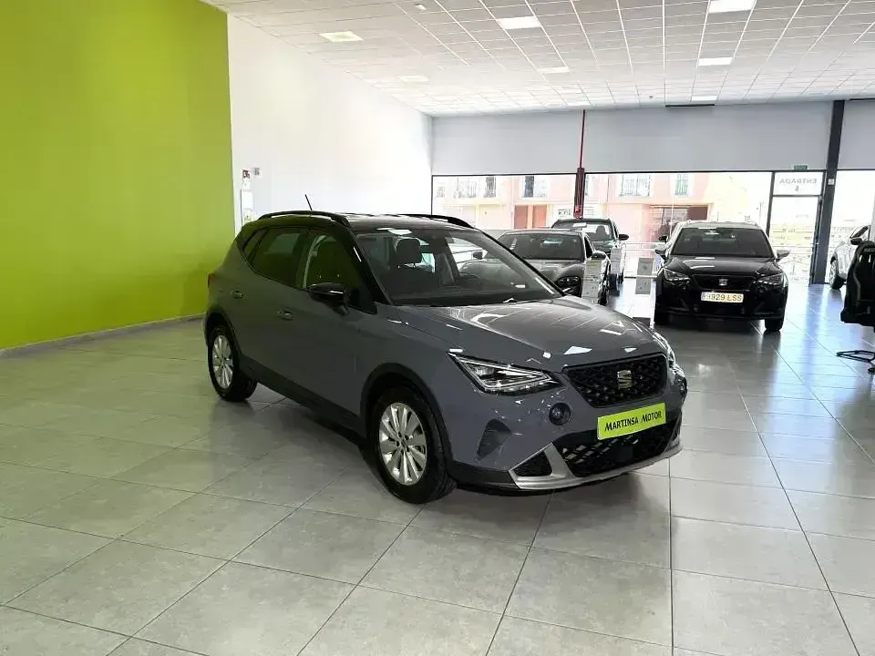 Usado Seat Arona Style 115 CV (84 kW) 2025 Gris SUV