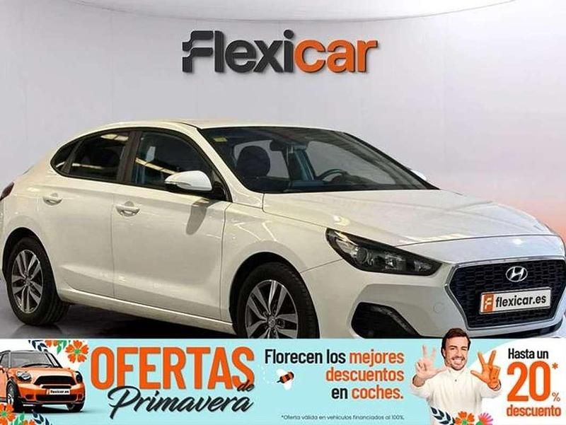 Usado Hyundai i30 120 CV (88 kW) 2018 Blanco Berlina