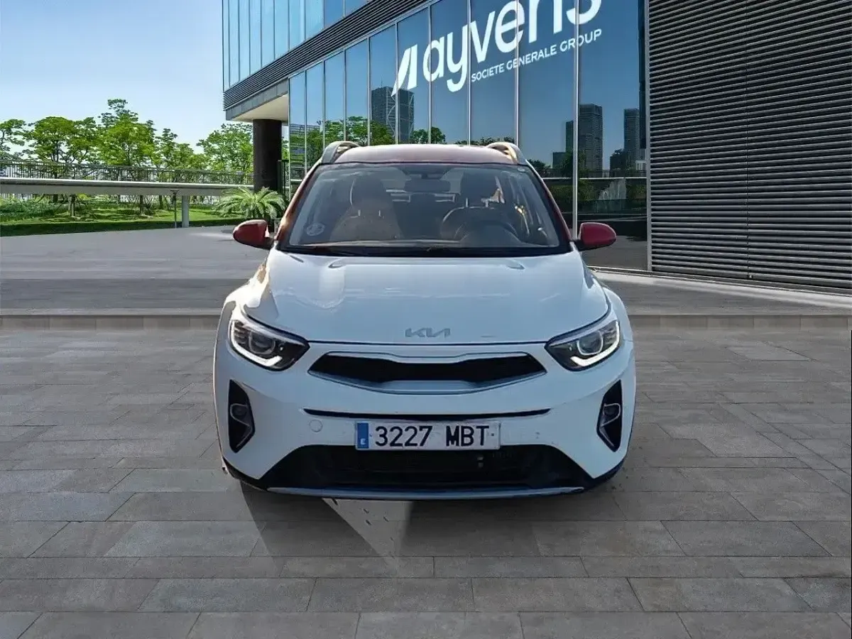 Usado Kia Stonic 101 CV (74 kW) 2022 Blanco SUV