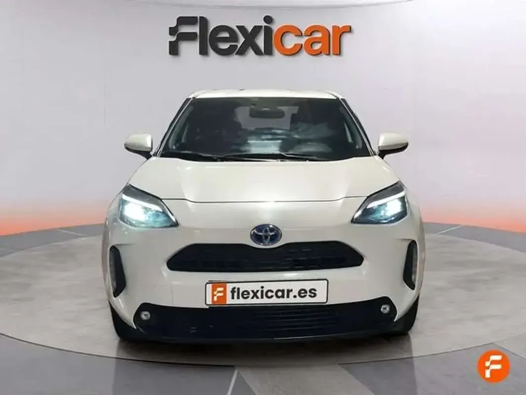 Begagnad Toyota Yaris Cross Active 116 HK (85 kW) 2024 Vit SUV