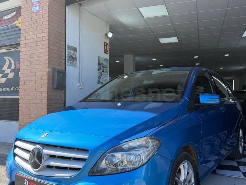Usado Mercedes B180 122 CV (89 kW) 2014 Azul Monovolumen