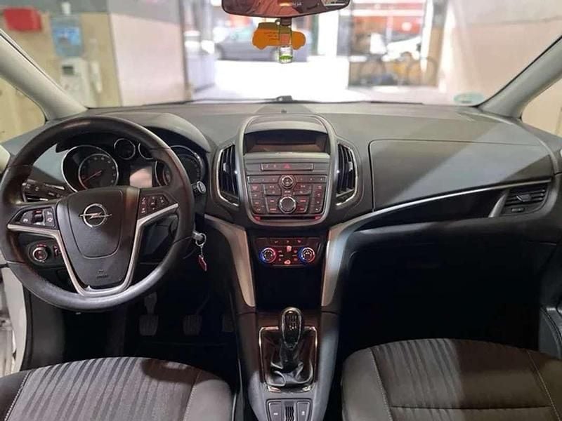 Usado Opel Zafira Tourer Selective 140 CV (102 kW) 2015 Blanco Monovolumen