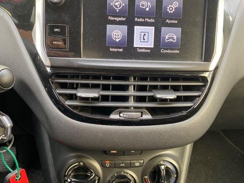 Usado Peugeot 208 Style 68 CV (50 kW) 2015 Negro Utilitario