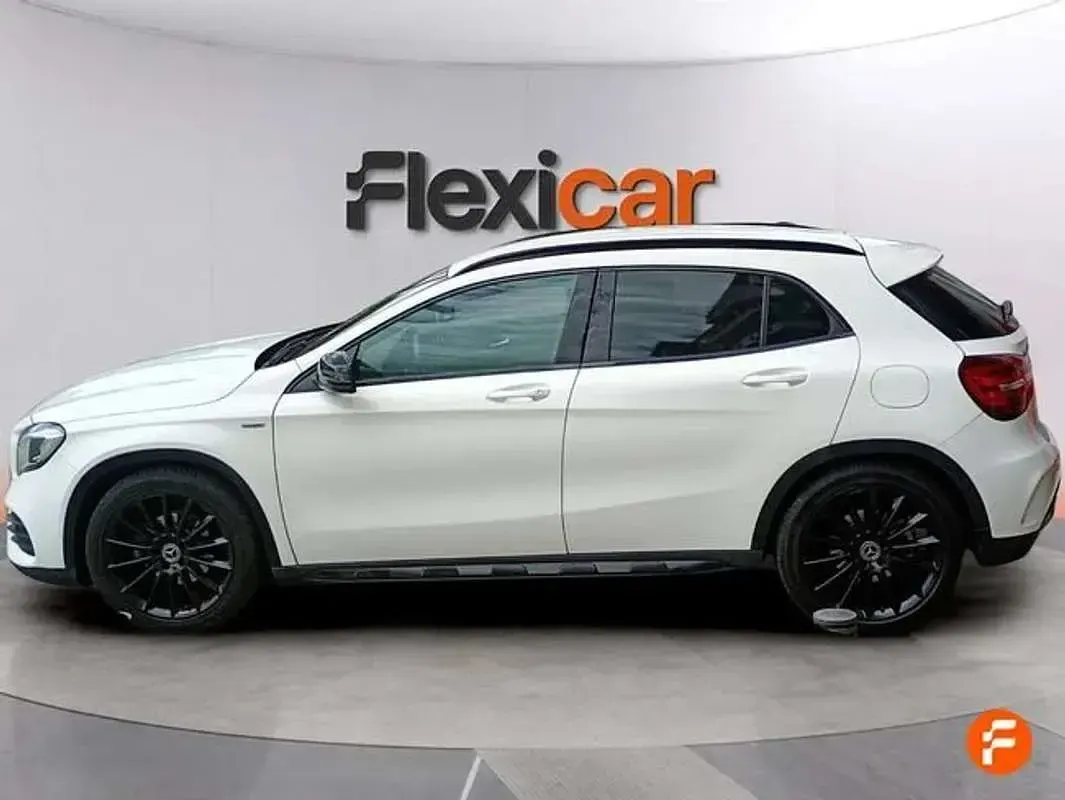 Usado Mercedes GLA180 122 CV (89 kW) 2019 Blanco SUV