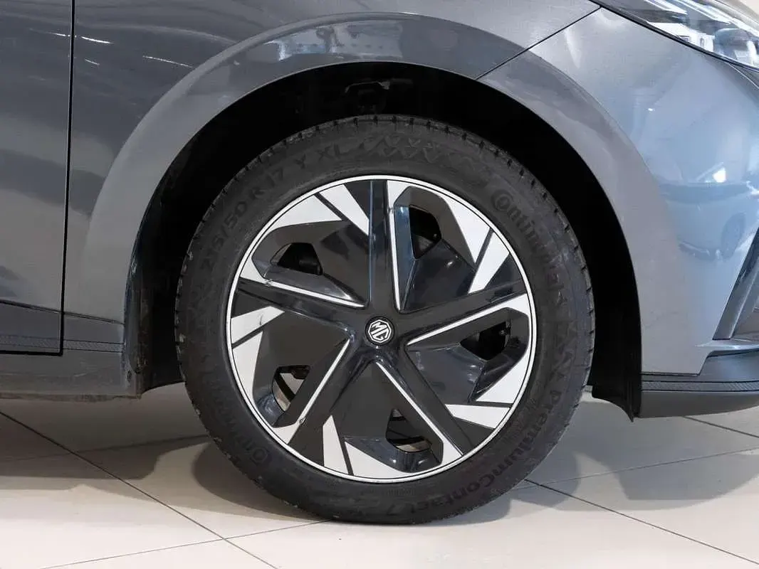 Usado MG MG4 EV 125 kW (170 CV) 2023 Gris Utilitario