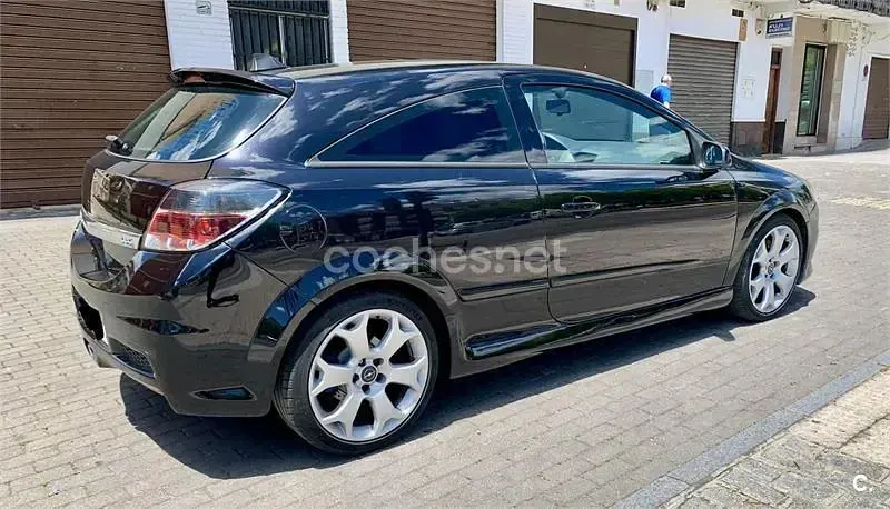 Usado Opel Astra GTC OPC 240 CV (176 kW) 2006 Negro Berlina