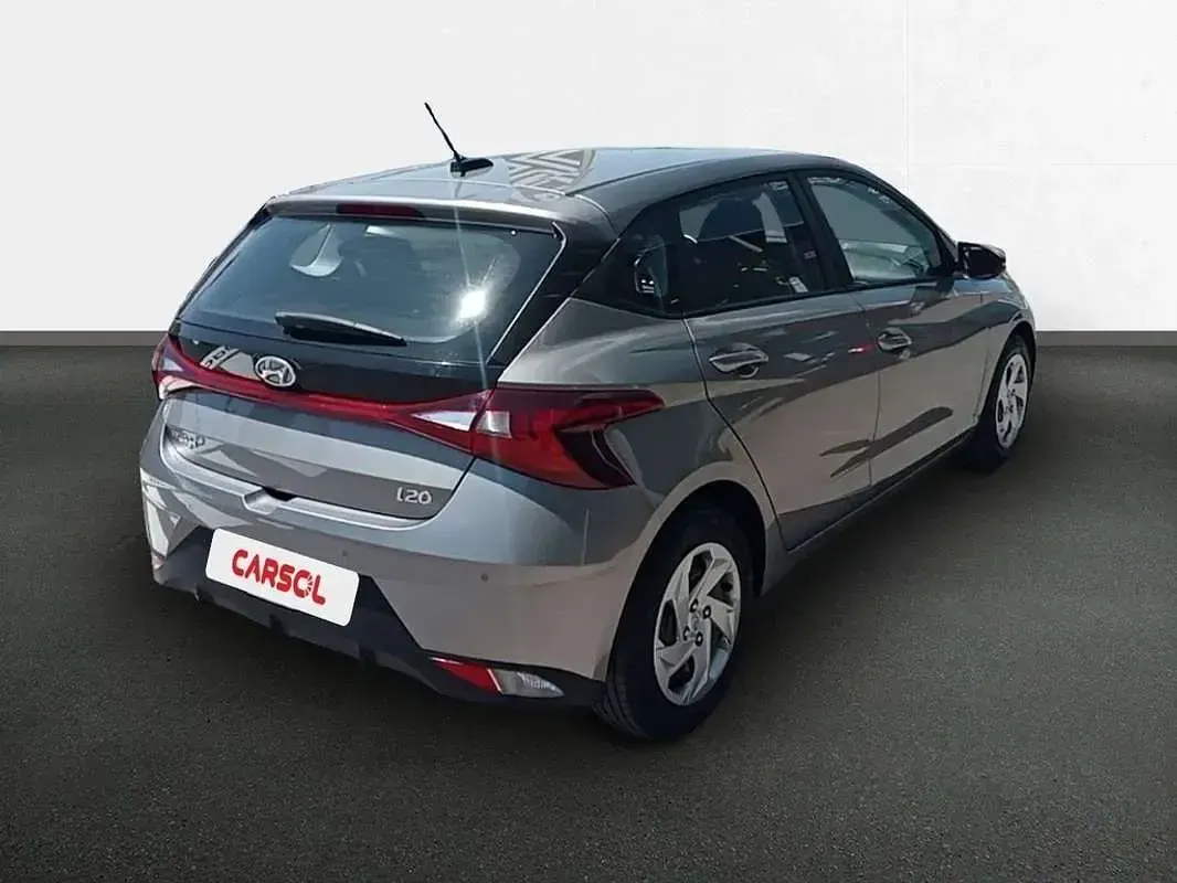 Usado Hyundai i20 101 CV (74 kW) 2022 Gris Utilitario