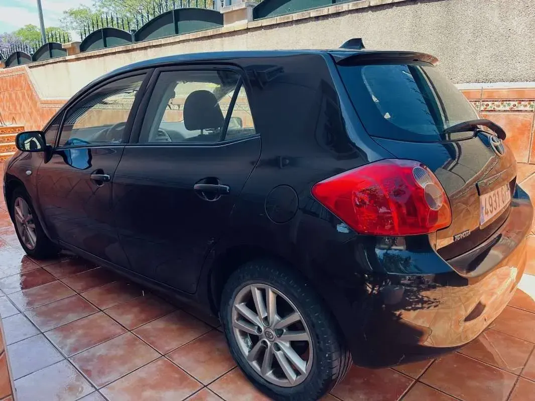 Usado Toyota Auris Active 90 CV (66 kW) 2009 Negro Utilitario