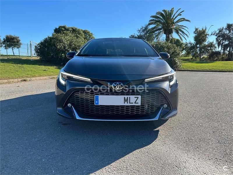 Usado Toyota Corolla 196 CV (144 kW) 2023 Gris / plata Berlina