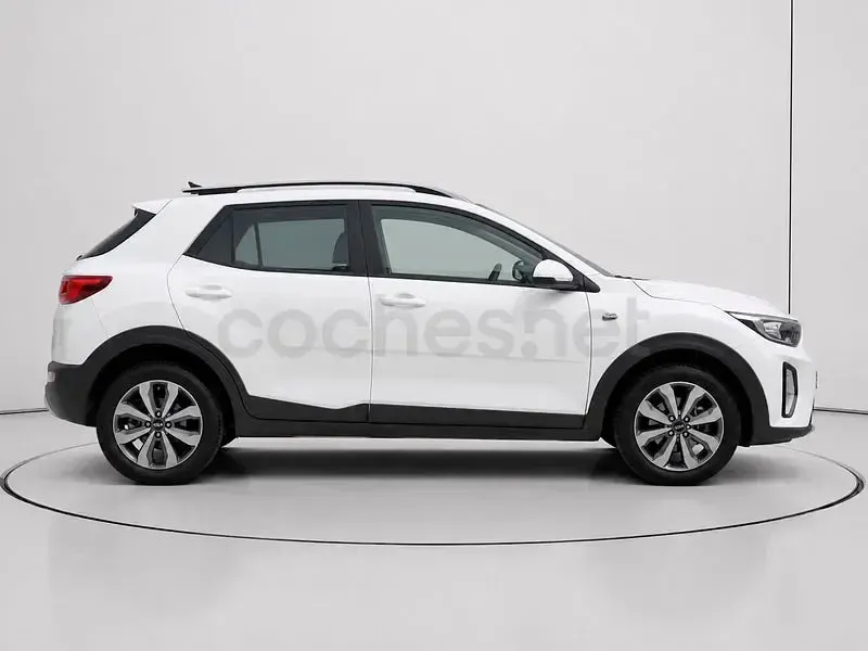 Usado Kia Stonic 100 CV (73 kW) 2022 Blanco SUV