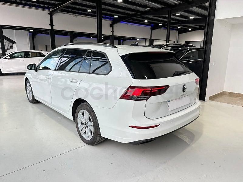 Usado VW Golf VIII 116 CV (85 kW) 2021 Blanco Familiar