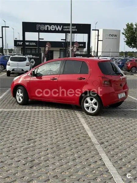 Usado Toyota Yaris 90 CV (66 kW) 2009 Rojo Utilitario