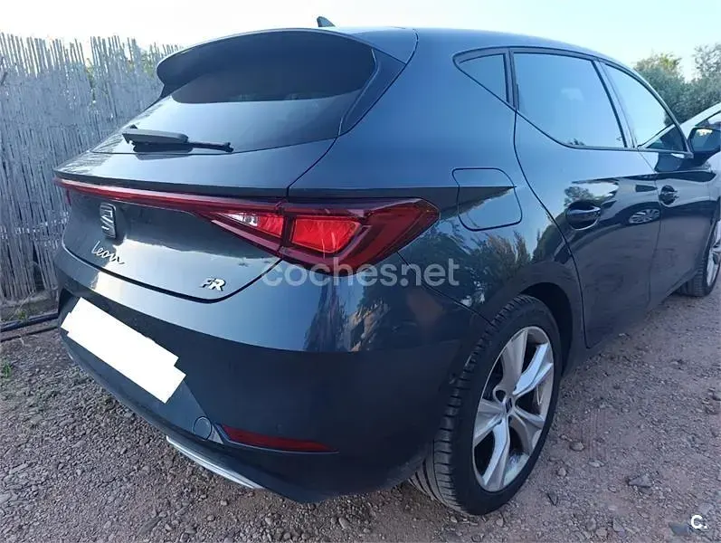 Usado Seat Leon FR 110 CV (80 kW) 2024 Gris / plata Berlina