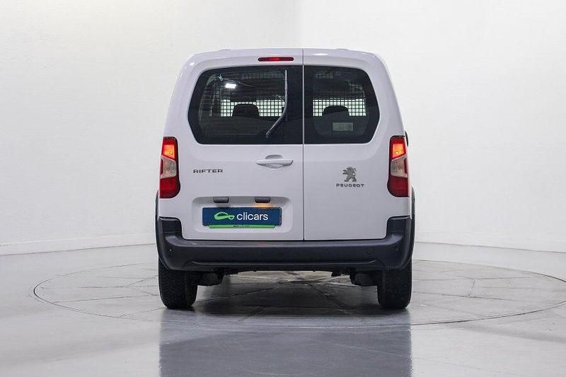 Usado Peugeot Rifter Business-Line 100 CV (73 kW) 2022 Negro Monovolumen