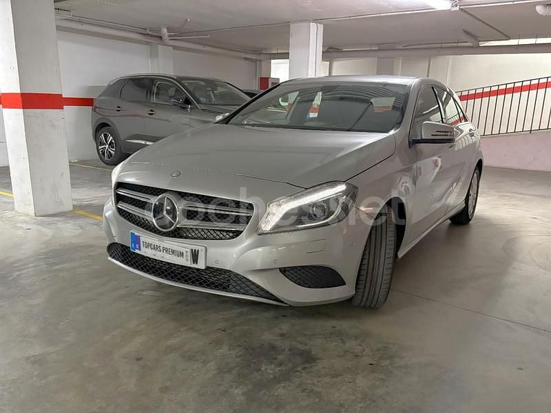 Gris / plata Usado 2015 Mercedes A180 AMG line Berlina | 13.200 € (Buen precio) - Imagen 1/4
