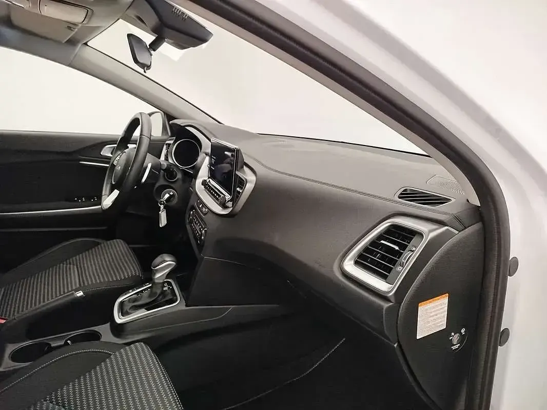 Usado Kia XCeed 140 CV (102 kW) 2025 Blanco SUV