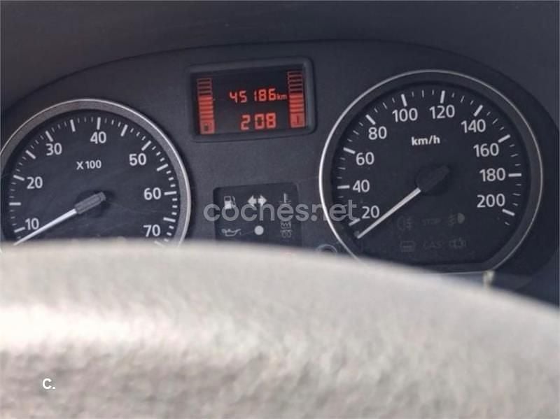 Usado Dacia Sandero Ambiance 75 CV (55 kW) 2013 Gris / plata Berlina