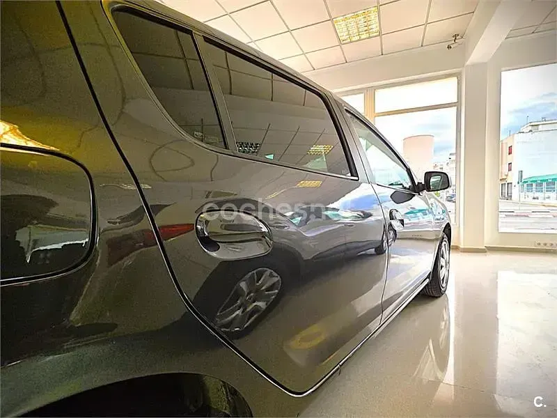 Usado Dacia Sandero Comfort 95 CV (69 kW) 2019 Negro Berlina