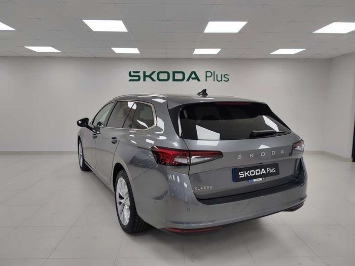 Gris Usado 2024 Skoda Superb Selection Familiar | 40.990 € (Caro) - Imagen 1/4