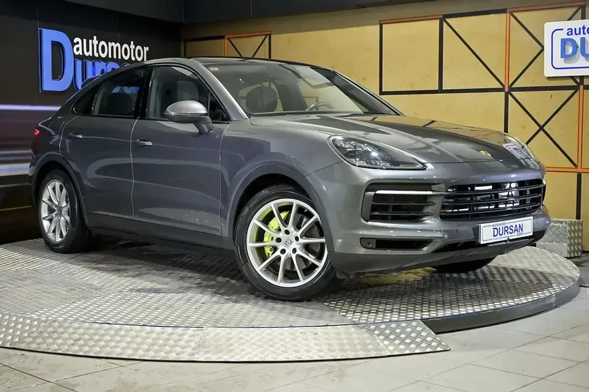 Usado Porsche Cayenne 462 CV (339 kW) 2021 Gris / plata SUV