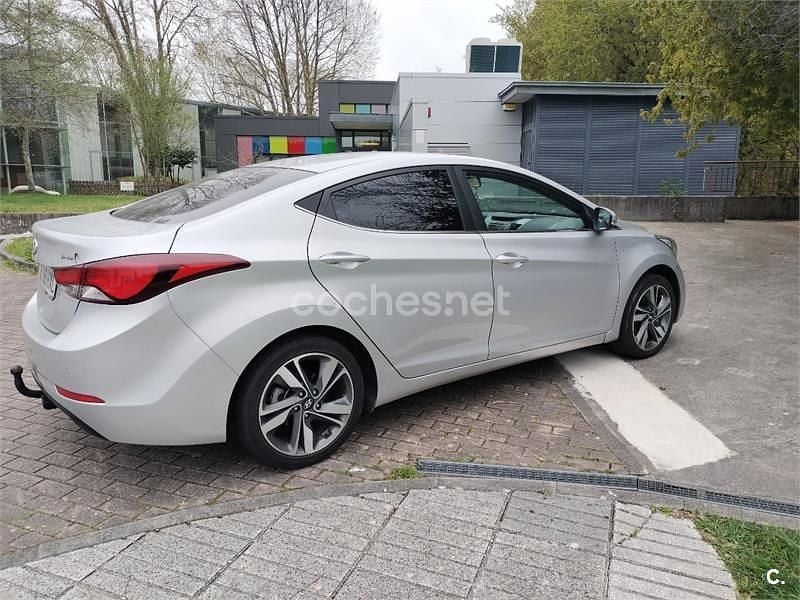 Usado Hyundai Elantra 132 CV (97 kW) 2014 Gris / plata Berlina