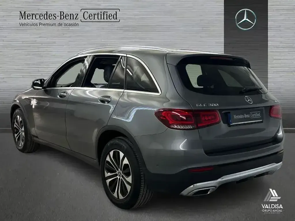 Usado Mercedes GLC300 Exclusive 258 CV (189 kW) 2021 Gris selenita SUV