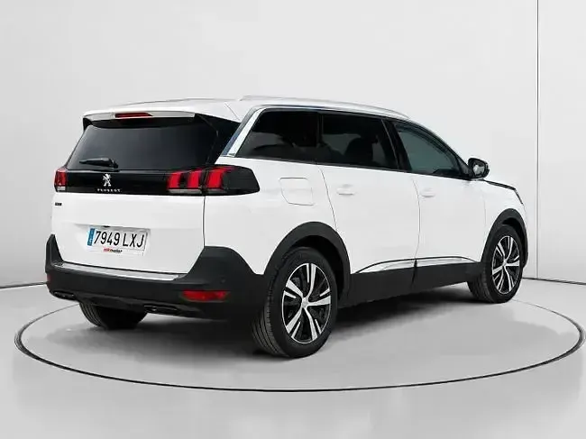 Usado Peugeot 5008 Allure 130 CV (95 kW) 2022 Blanco SUV