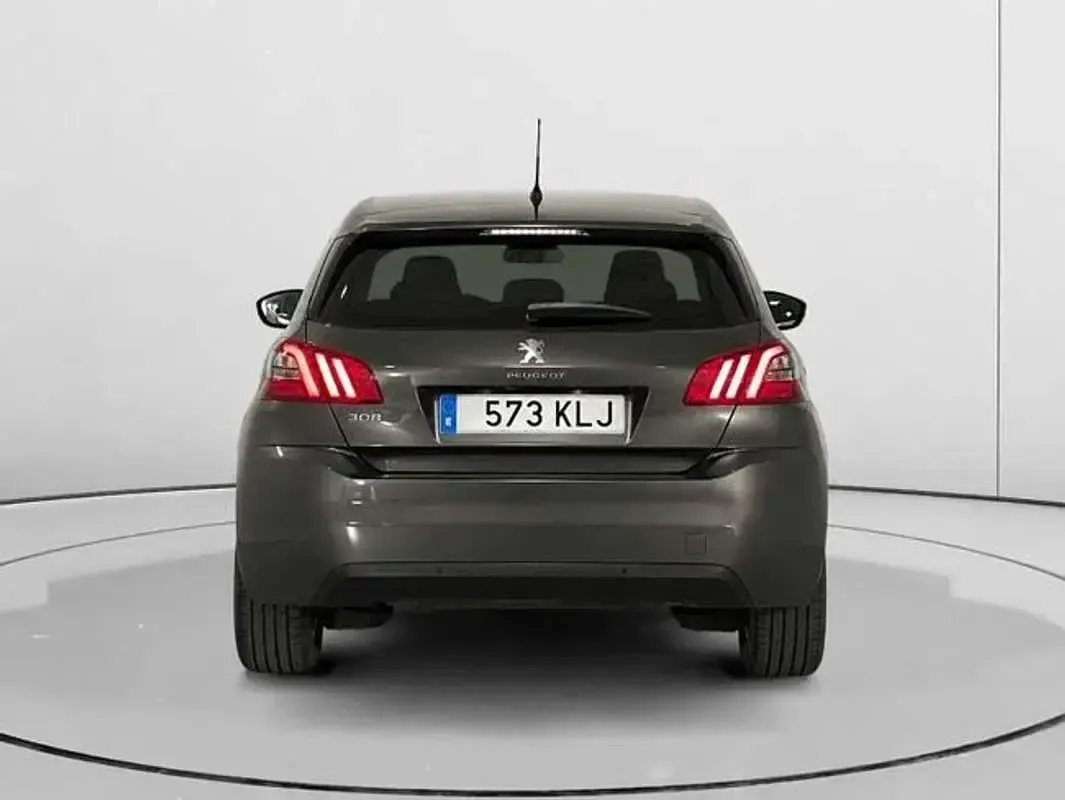Usado Peugeot 308 Allure 131 CV (96 kW) 2018 Gris Utilitario