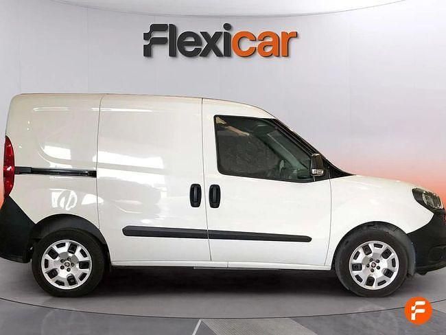 Usado Fiat Doblò Pop 95 CV (69 kW) 2020 Blanco Monovolumen