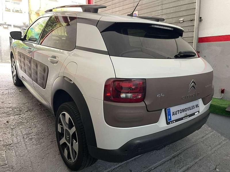 Usado Citroën C4 Cactus Shine 99 CV (72 kW) 2016 Blanco Utilitario