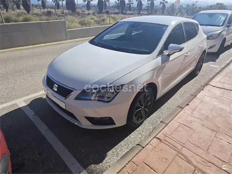 Usado Seat Leon Style 115 CV (84 kW) 2020 Blanco Berlina